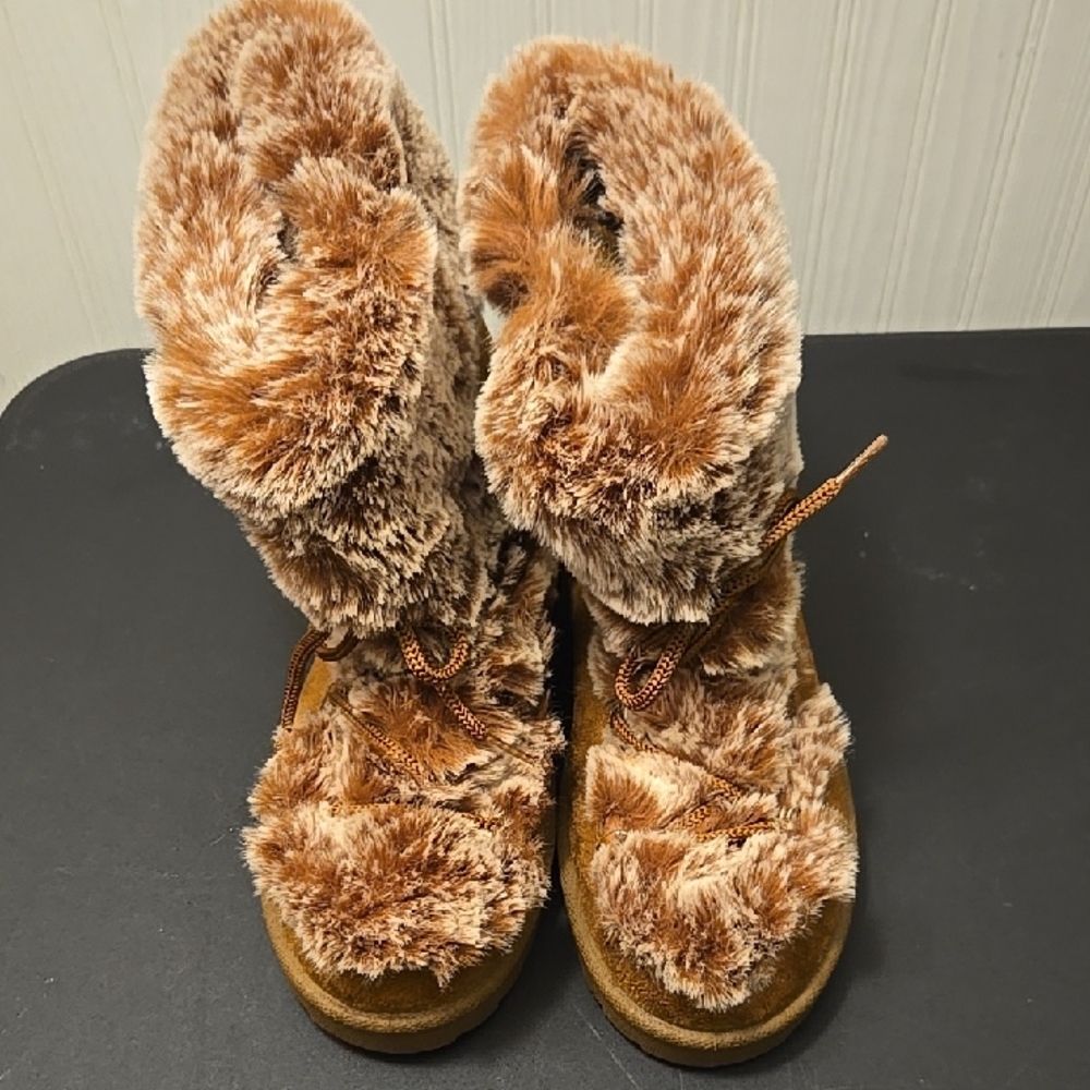 Esprit Tan Faux Fur Boots